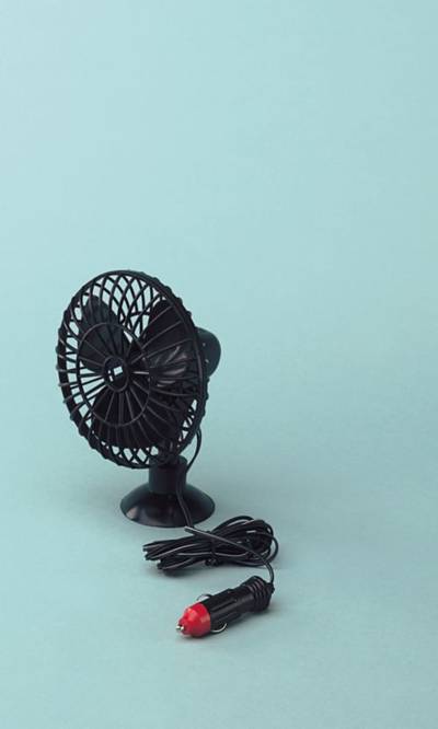 VENTILATEUR OSCILLANT 12V.