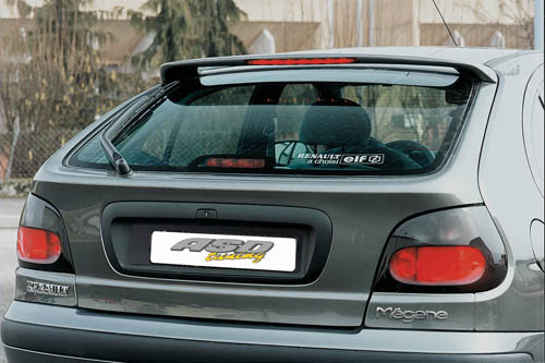 AILERON RE MEGANE 5P SUP + FEU